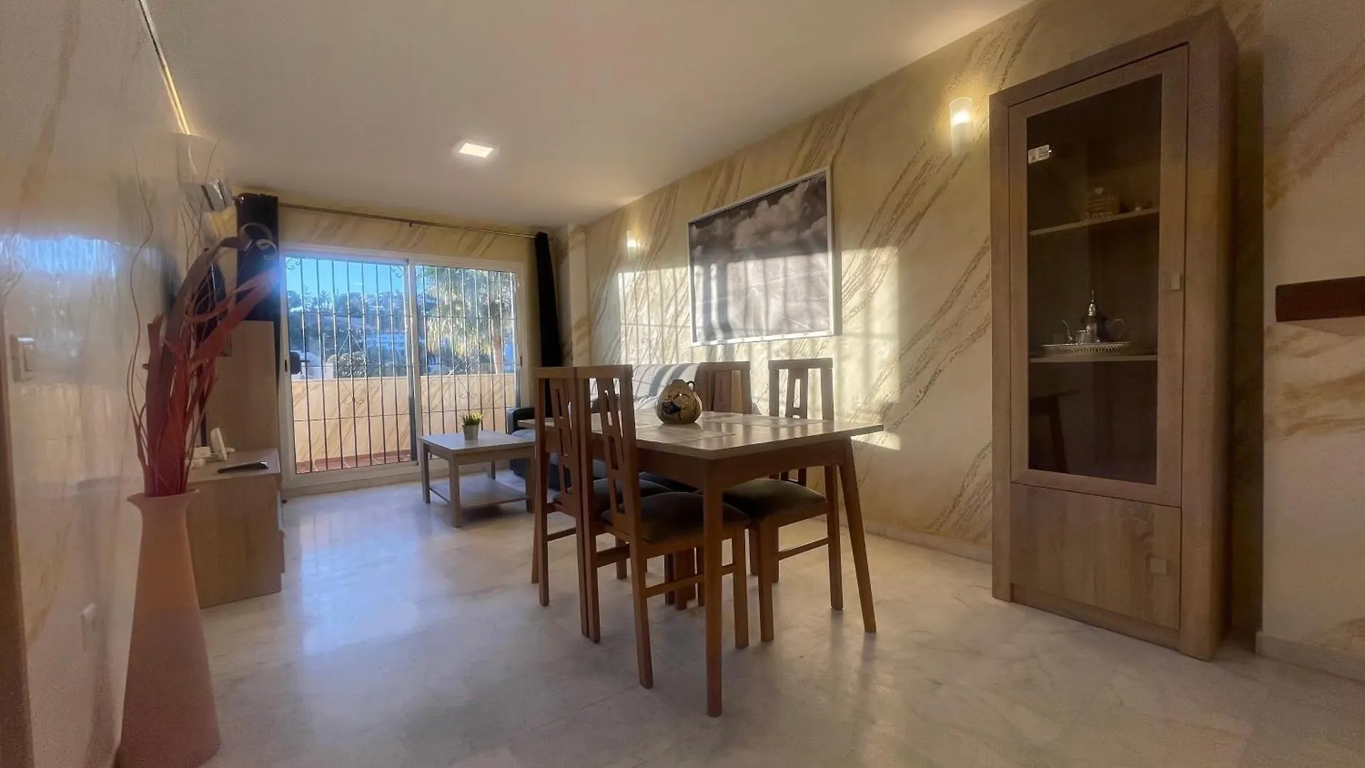 アパート ベナルマデナApartamento Con Vista A La Piscinaアパートメント