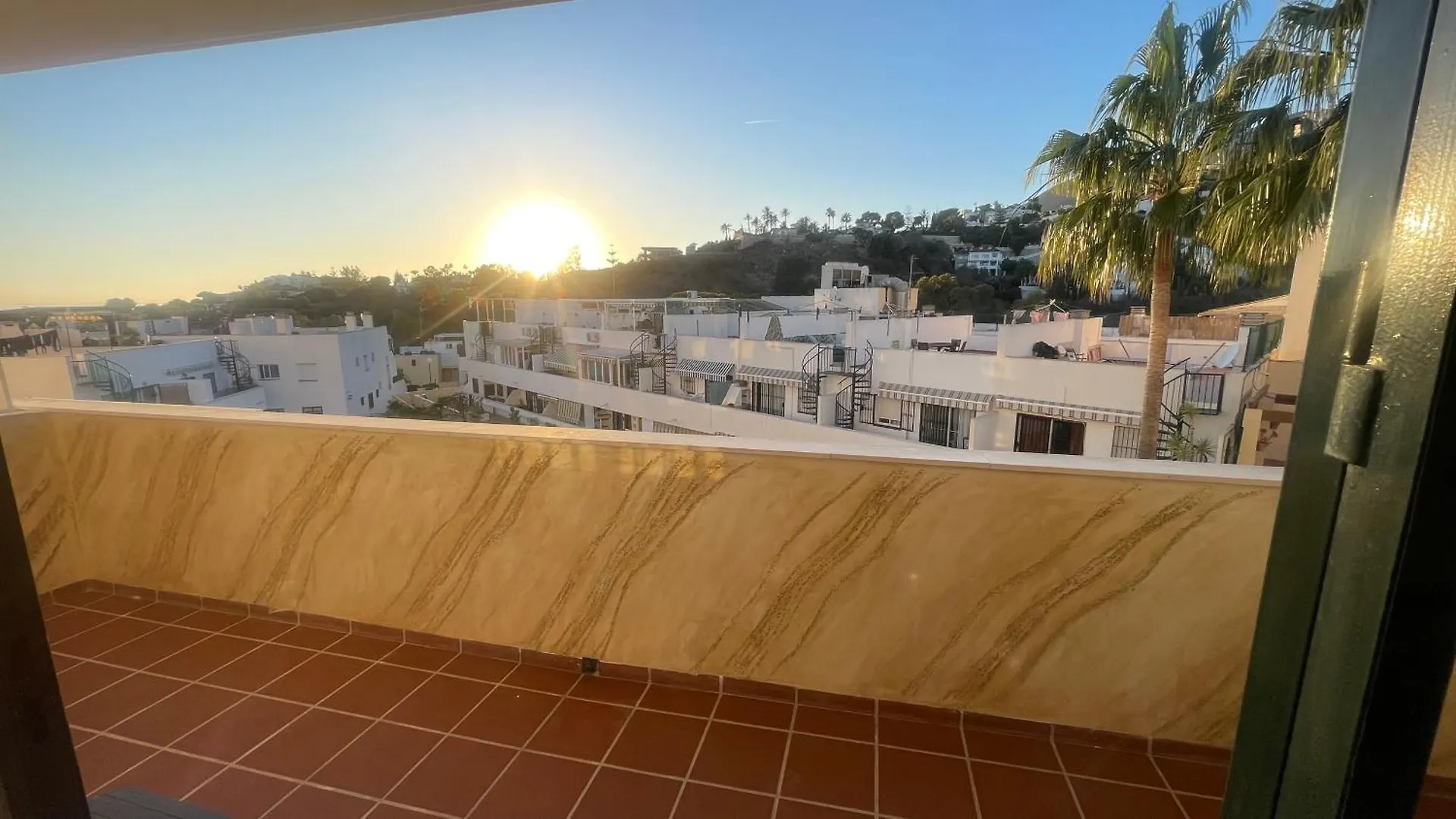 アパート ベナルマデナApartamento Con Vista A La Piscinaアパートメント スペイン